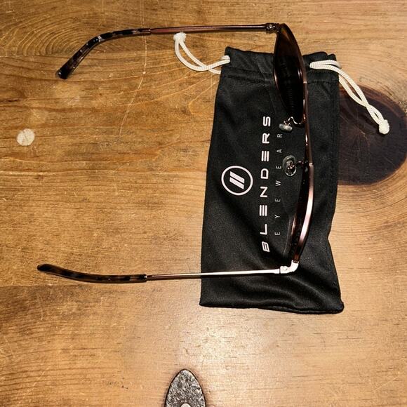 Blenders Eyewear Rose Gold Polarized Sunglasses - Picture 2 of 7